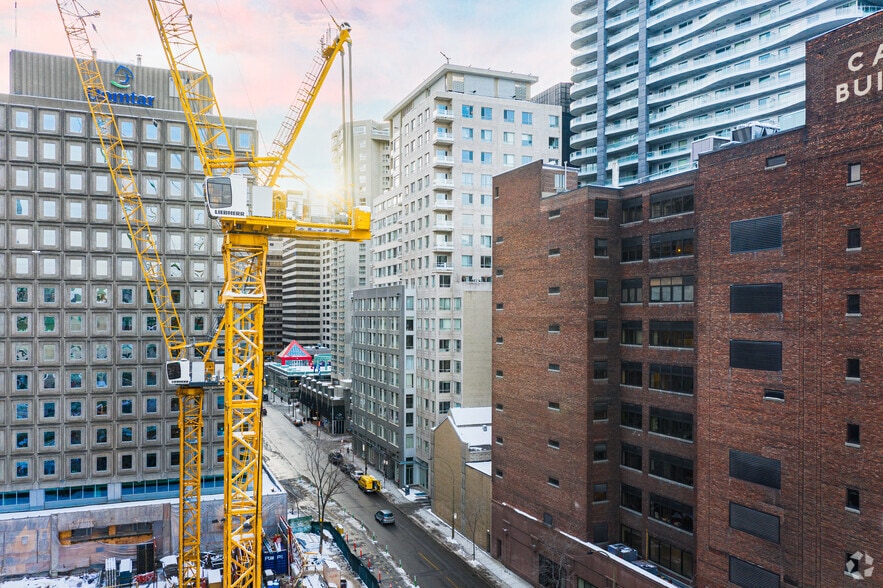 439-447 Av du Président-Kennedy, Montréal, QC for sale - Primary Photo - Image 1 of 12