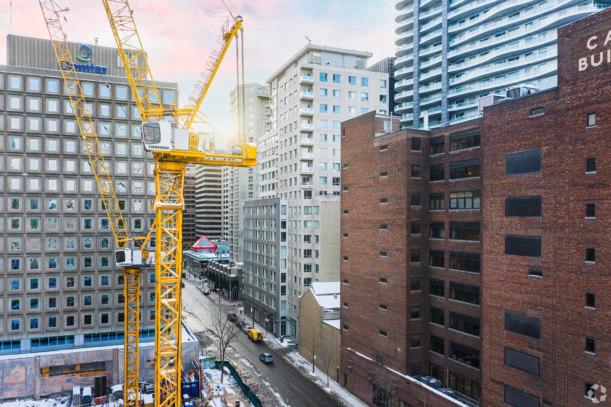 439-447 Av du Président-Kennedy, Montréal, QC for sale Primary Photo- Image 1 of 13