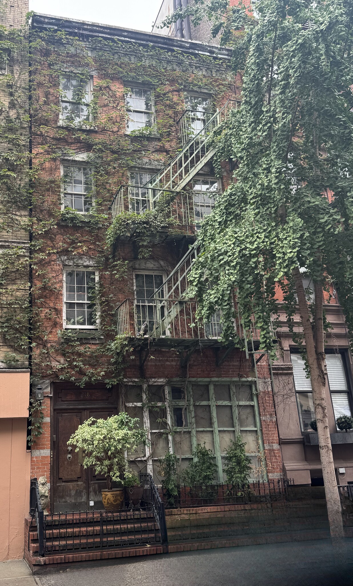 218 E 25th St, New York, NY for sale Building Photo- Image 1 of 9