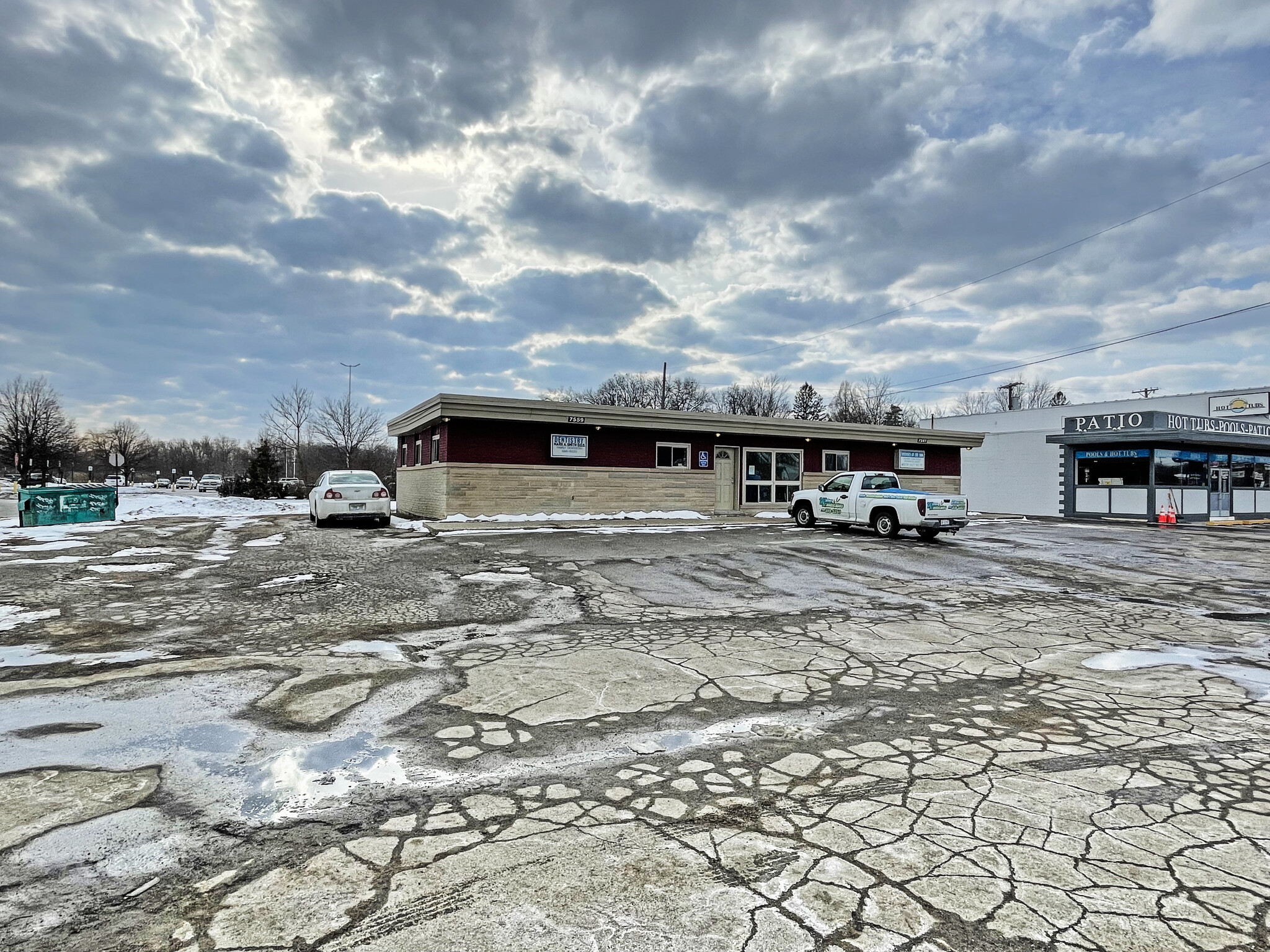 7559-7561 Highland Rd, Waterford, MI 48327 - Office for Sale | LoopNet