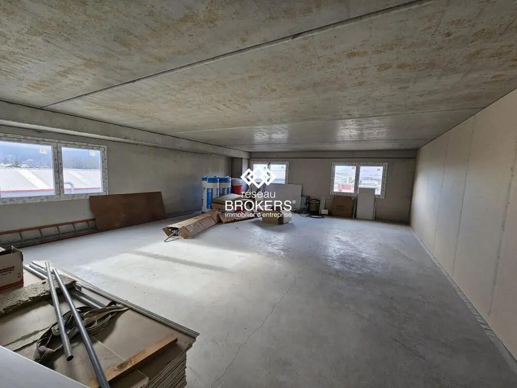 Office in Gilly-sur-Isère for lease Interior Photo- Image 1 of 6