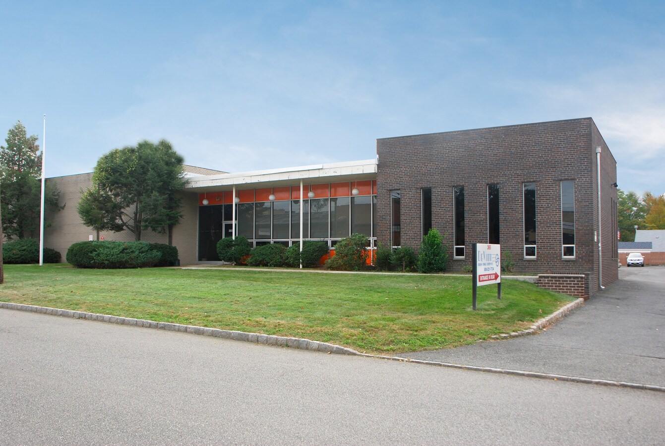 365 Carnegie Ave, Kenilworth, NJ 07033