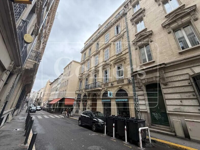 Office in Marseille for lease - Building Photo - Image 1 of 6