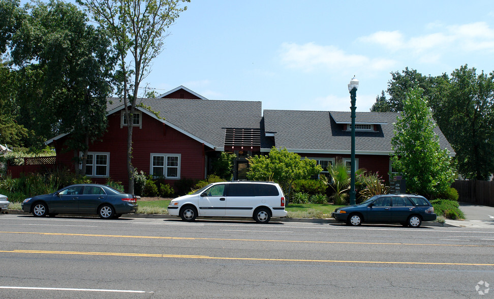 846 Broadway, Sonoma, CA for lease - Primary Photo - Image 1 of 2