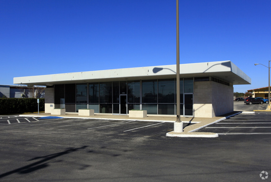 5401 Walzem Rd, San Antonio, TX for lease - Building Photo - Image 1 of 6