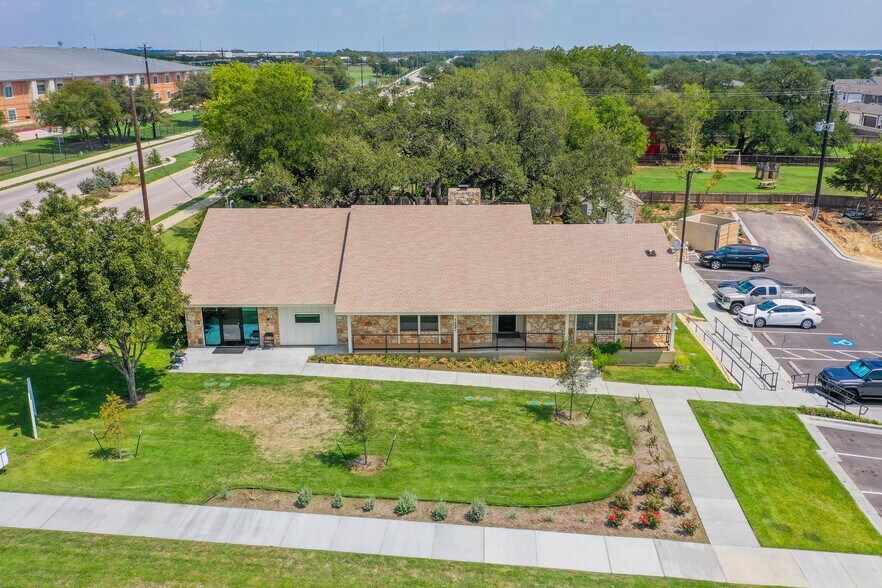 1632 Raider Way, Leander, TX for sale - Primary Photo - Image 1 of 1