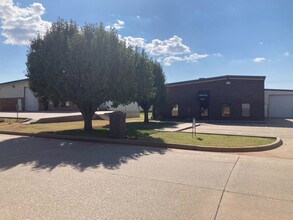 8409 Gateway Ter, Oklahoma City, OK for lease Building Photo- Image 1 of 5