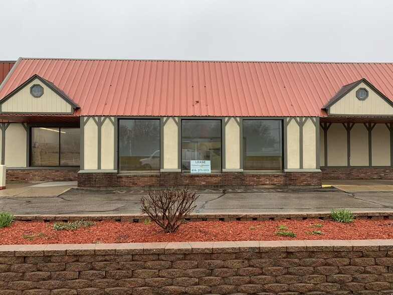 901-1020 Fond du Lac Ave, Kewaskum, WI for sale - Building Photo - Image 1 of 1