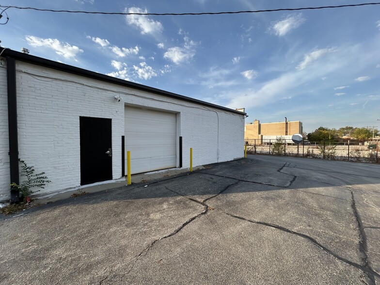 82-106 E Dundee Rd, Wheeling, IL for lease - Building Photo - Image 3 of 5