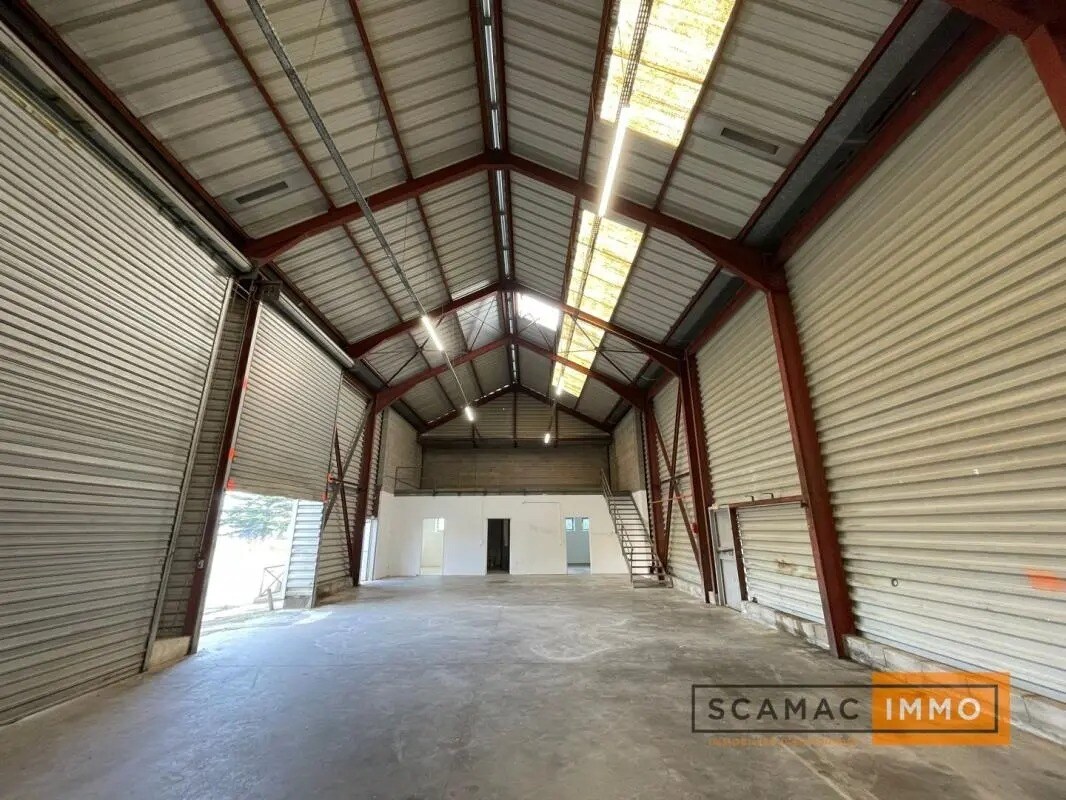 Industrial in Villeneuve-le-Roi for lease Interior Photo- Image 1 of 1