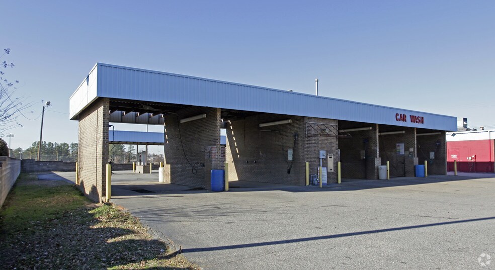 2711 Anderson Rd, Greenville, SC 29611