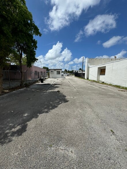 134 NW 79th St, Miami, FL for lease - Building Photo - Image 3 of 4