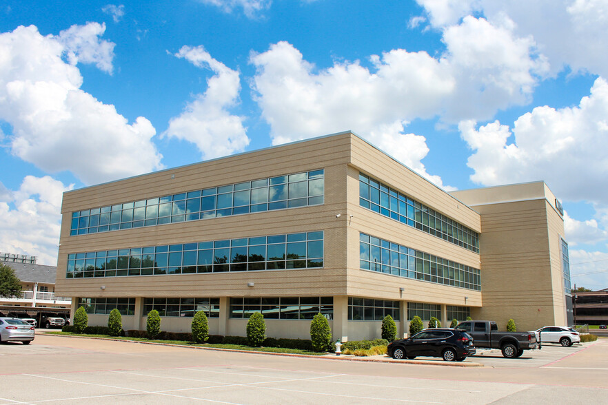 17311 N Dallas Pky, Dallas, TX for lease - Building Photo - Image 3 of 7