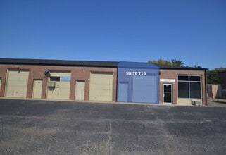 2612 Oliver, Wichita, KS for lease Interior Photo- Image 1 of 13