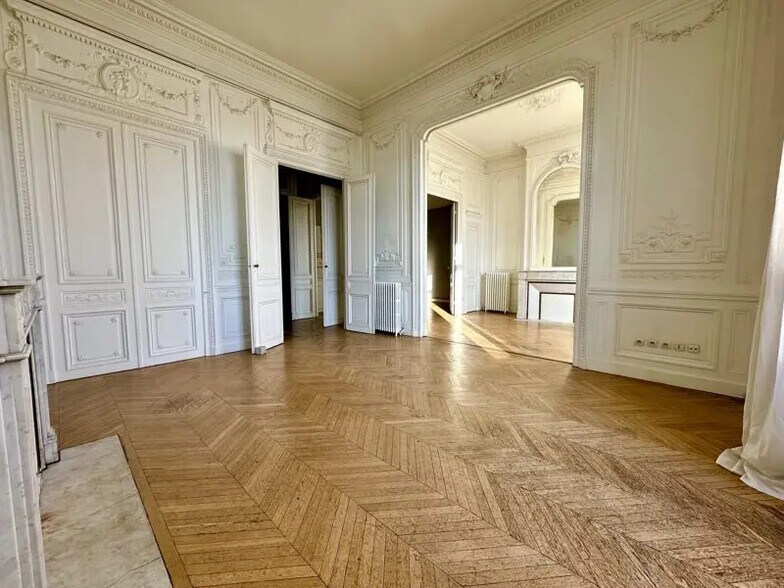 Retail in Bordeaux for lease - Interior Photo - Image 2 of 5