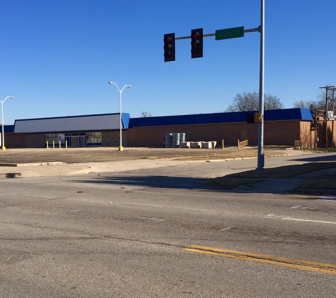 310 S Main St, Blackwell, OK for sale - Building Photo - Image 1 of 1