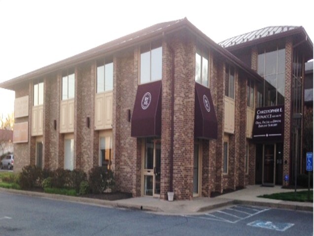 361 Maple Ave W, Vienna, VA for sale - Building Photo - Image 1 of 1