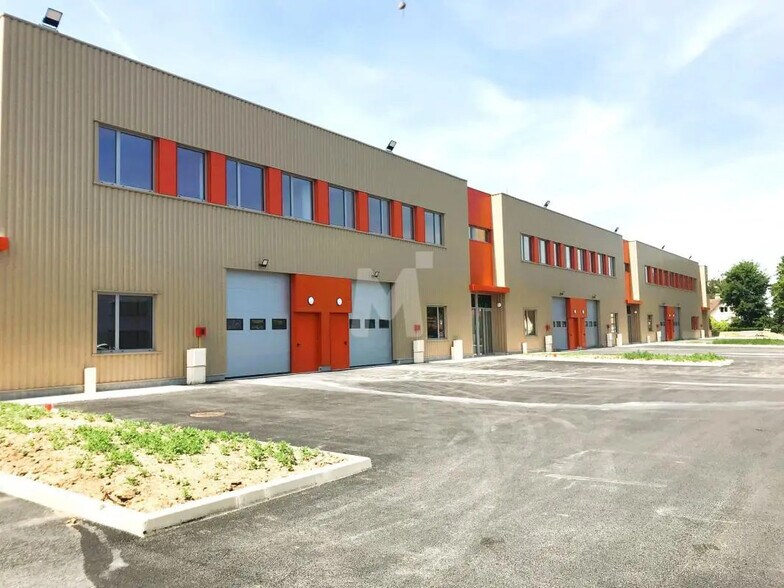 Office in Villebon-sur-Yvette for lease - Building Photo - Image 1 of 12