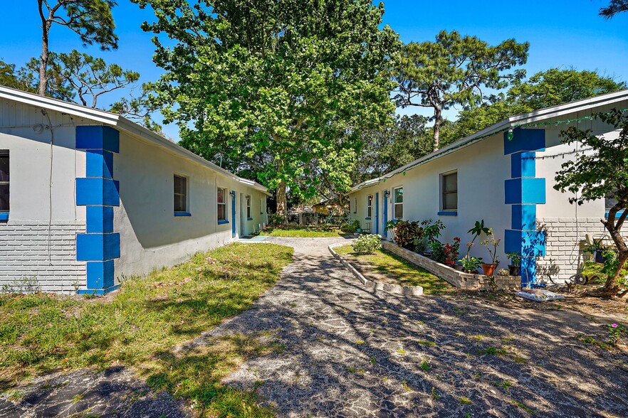 Tampa Bay 8 duplex Portfolio / 16 units portfolio of 8 properties for sale on LoopNet.com - Building Photo - Image 1 of 14