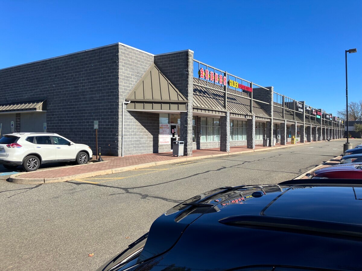 518 Old Post Rd, Edison, NJ 08817