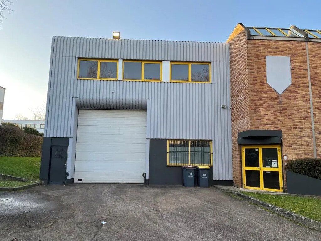 Location Local d'activités 591 m² - Photo 1