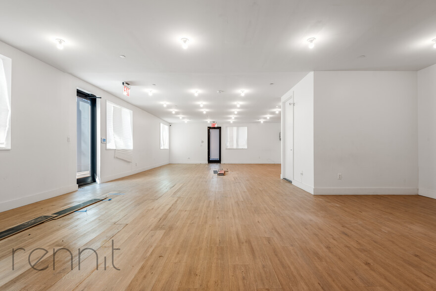 799 E 34th St, Brooklyn, NY for sale - Interior Photo - Image 1 of 1