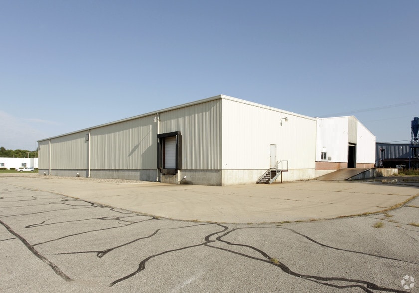 811 S Eisenhower Dr, Goshen, IN for lease - Building Photo - Image 3 of 3