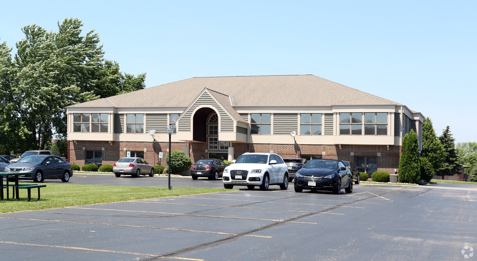 1001 W Glen Oaks Ln, Mequon, WI, 53092 Office Space For Lease