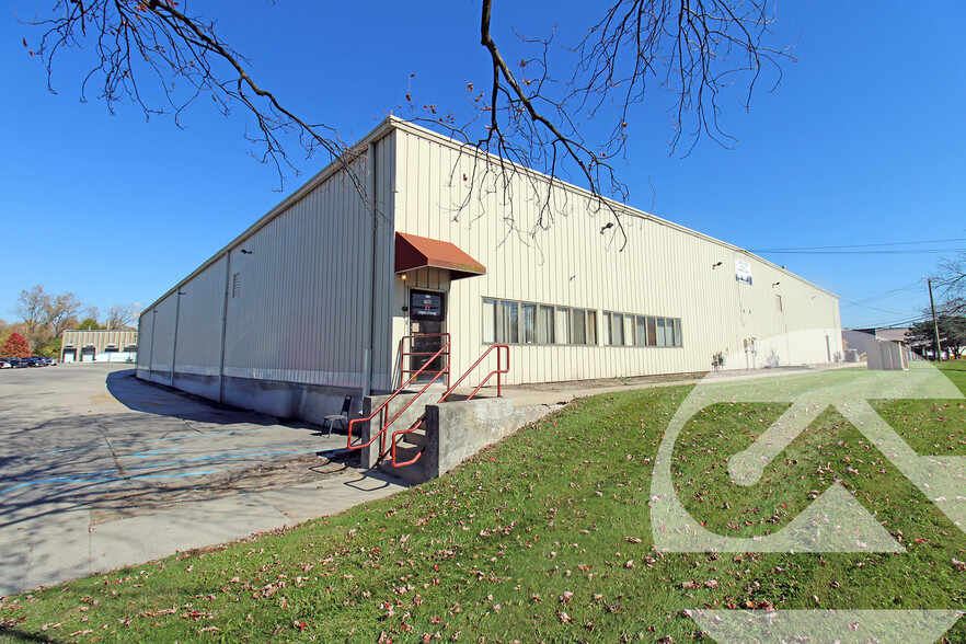 27060-27080 Trolley Industrial Dr, Taylor, MI for lease - Building Photo - Image 1 of 4