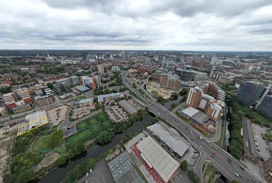 9 Kirkstall Rd, Leeds for lease - Building Photo - Image 3 of 4