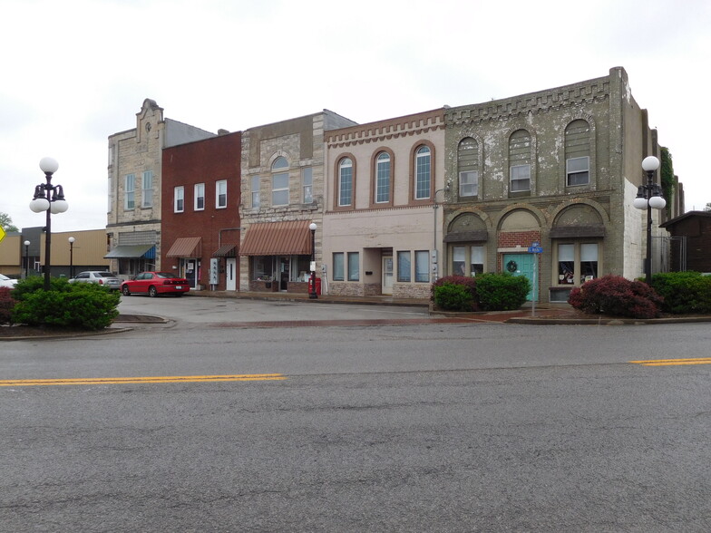 22-24 S Penn St, Eminence, KY for sale - Building Photo - Image 1 of 1