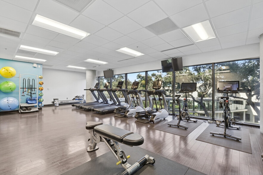 2502 N Rocky Point Dr, Tampa, FL for lease - Building Photo - Image 2 of 13