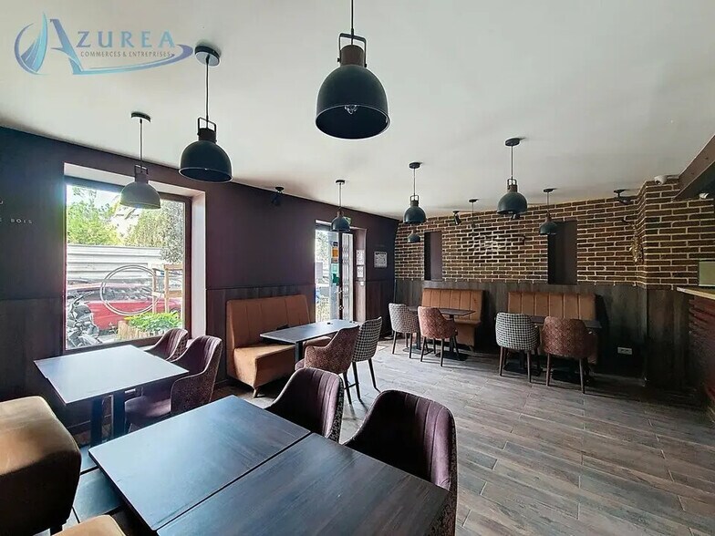 Retail in Nice for lease - Interior Photo - Image 3 of 6