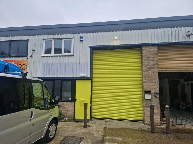 Limberline Spur, Portsmouth for lease - Building Photo - Image 1 of 7