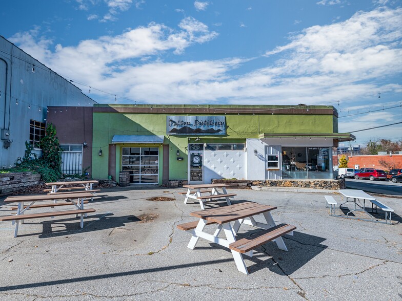 251 Biltmore Ave, Asheville, NC for sale - Building Photo - Image 3 of 58