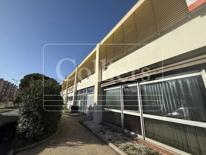 Office in Aubagne for lease - Building Photo - Image 1 of 3