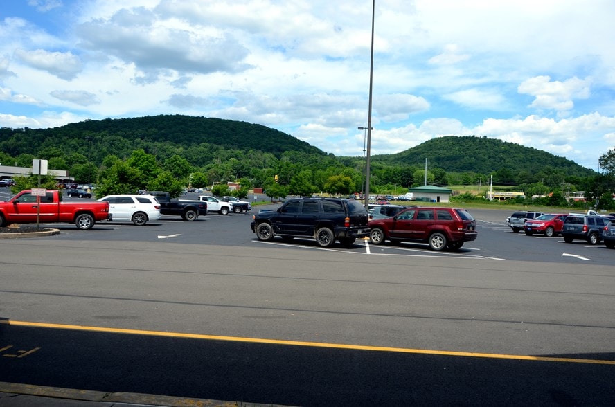 136-328 Ennis Ln, Towanda, PA for lease - Building Photo - Image 3 of 9