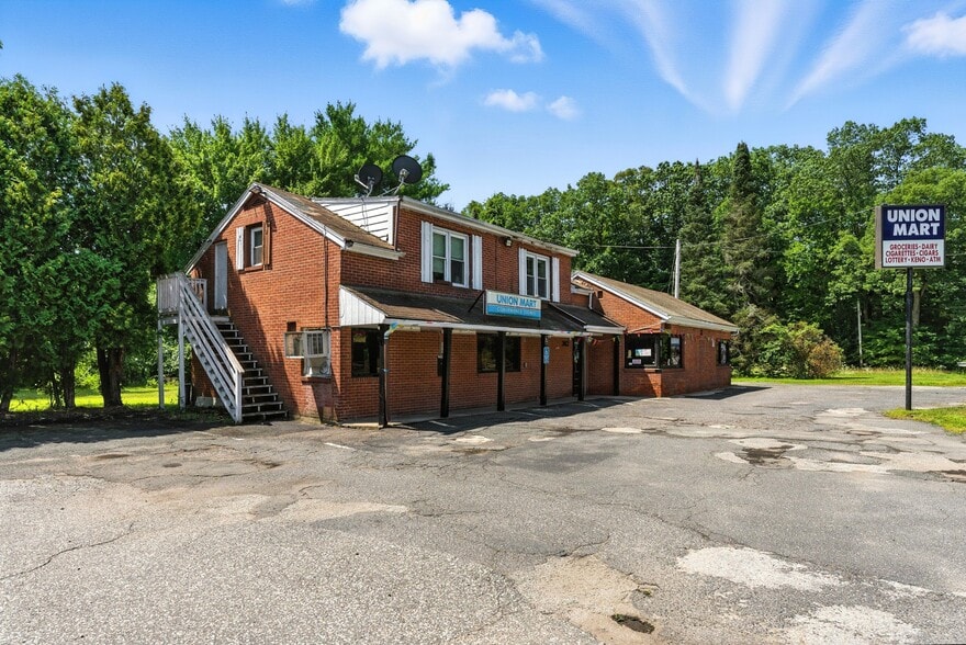 362 E State St, Granby, MA for lease - Building Photo - Image 3 of 12