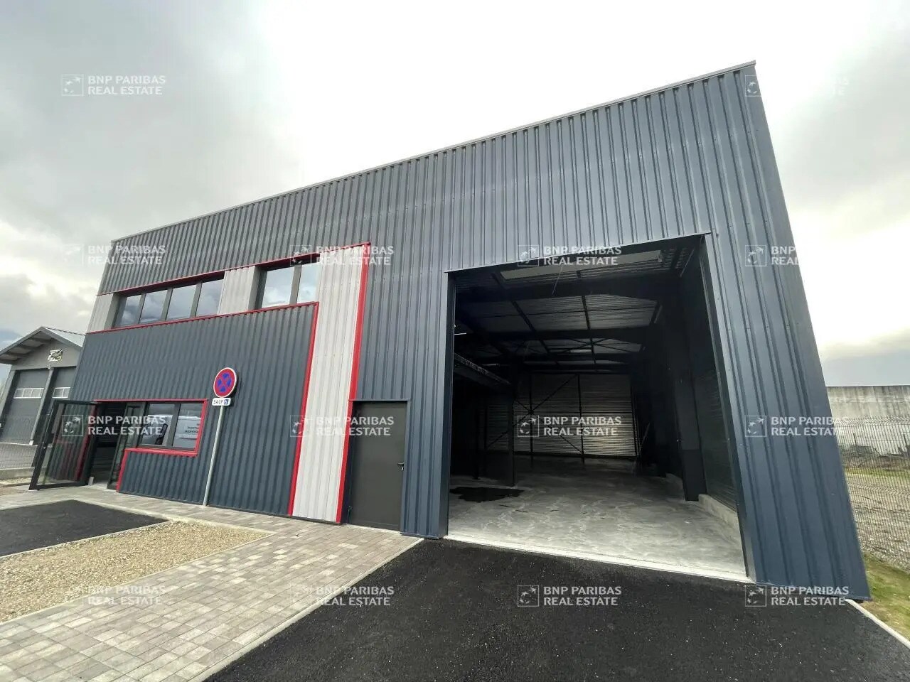 Flex in Sainte-Hélène-sur-Isère for lease Building Photo- Image 1 of 10