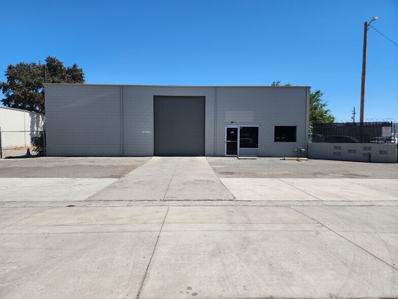 4652 E Waterloo Rd, Stockton, CA for lease - Building Photo - Image 2 of 11