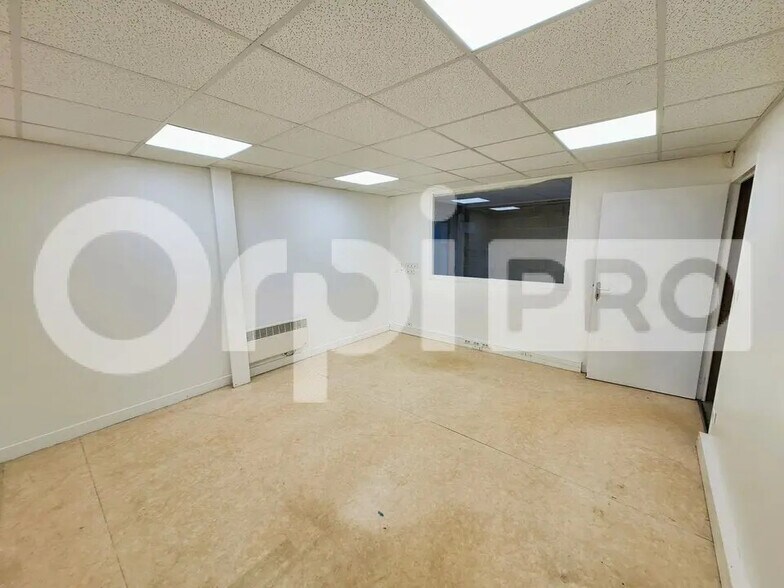 Retail in Villers-Cotterêts for lease - Building Photo - Image 3 of 7