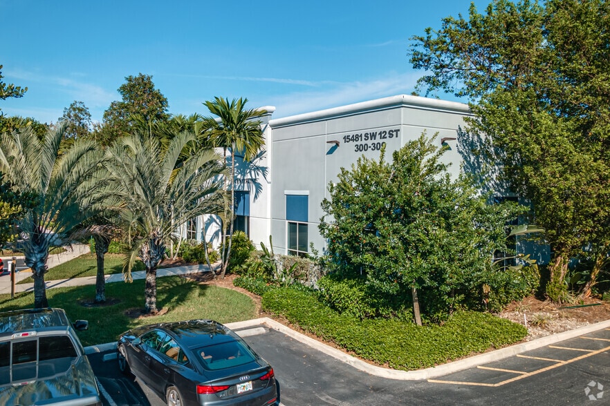 15499 SW 12th St, Sunrise, FL for lease - Building Photo - Image 1 of 7