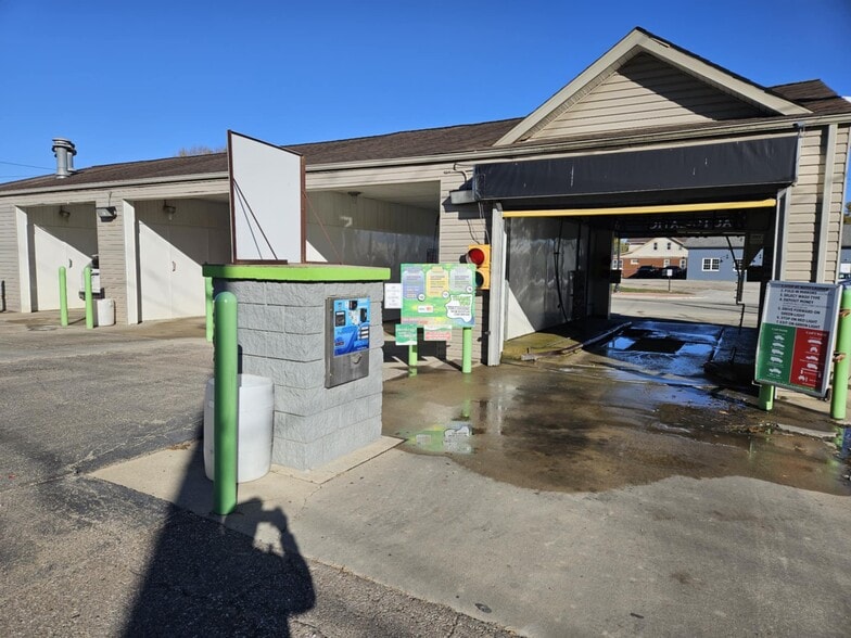 19162 Huron River Dr, New Boston, MI for sale - Building Photo - Image 2 of 23