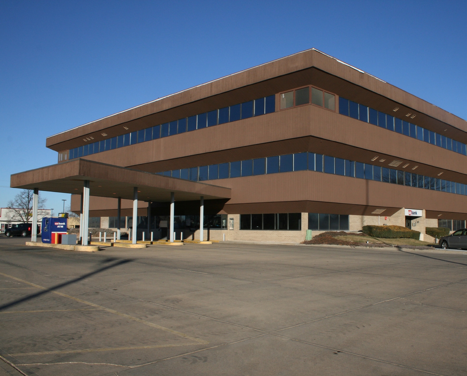 2121 N Webb Rd, Grand Island, NE for sale Primary Photo- Image 1 of 1