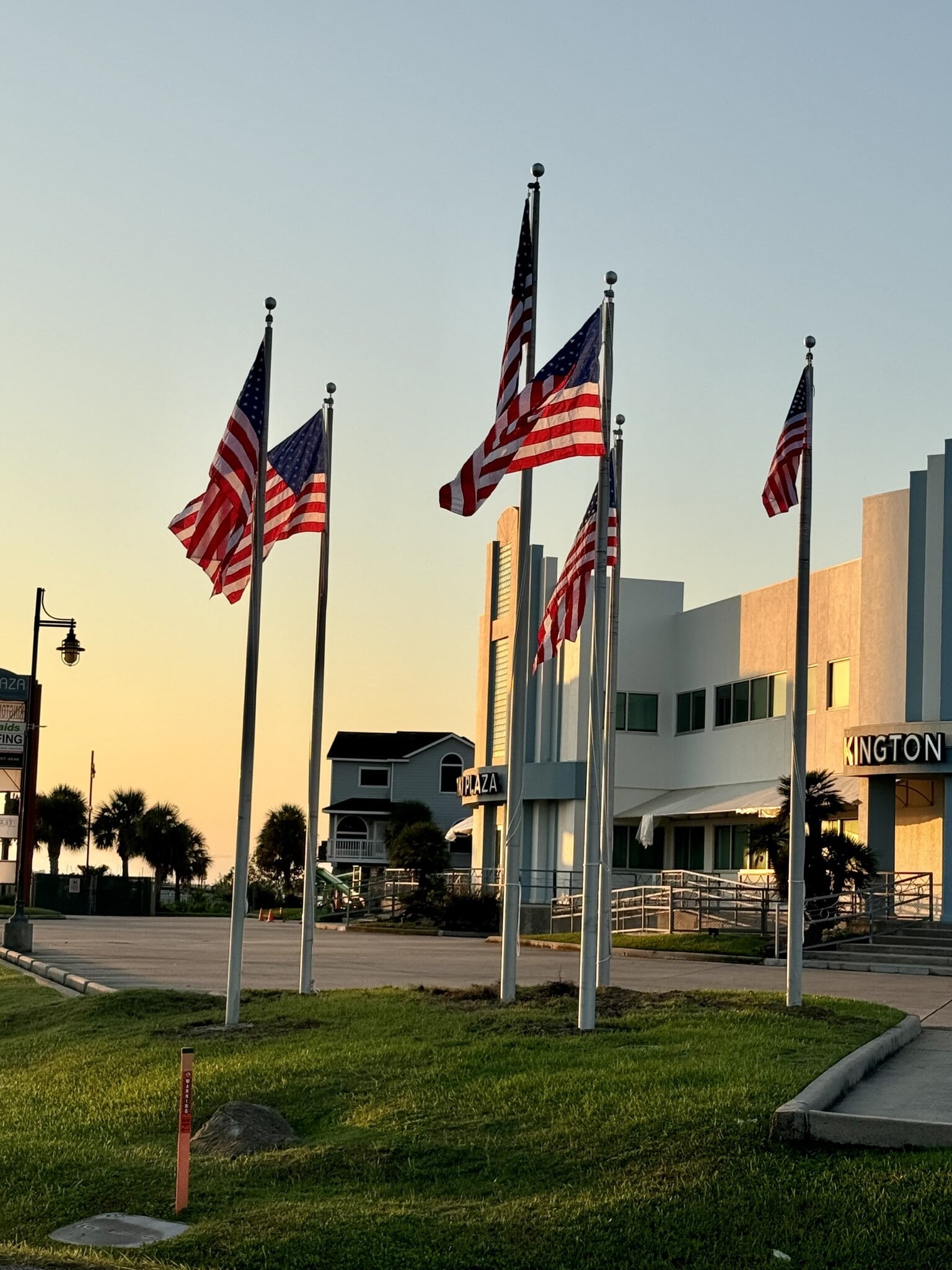 101 Tiki Dr, Tiki Island, TX for lease Building Photo- Image 1 of 11