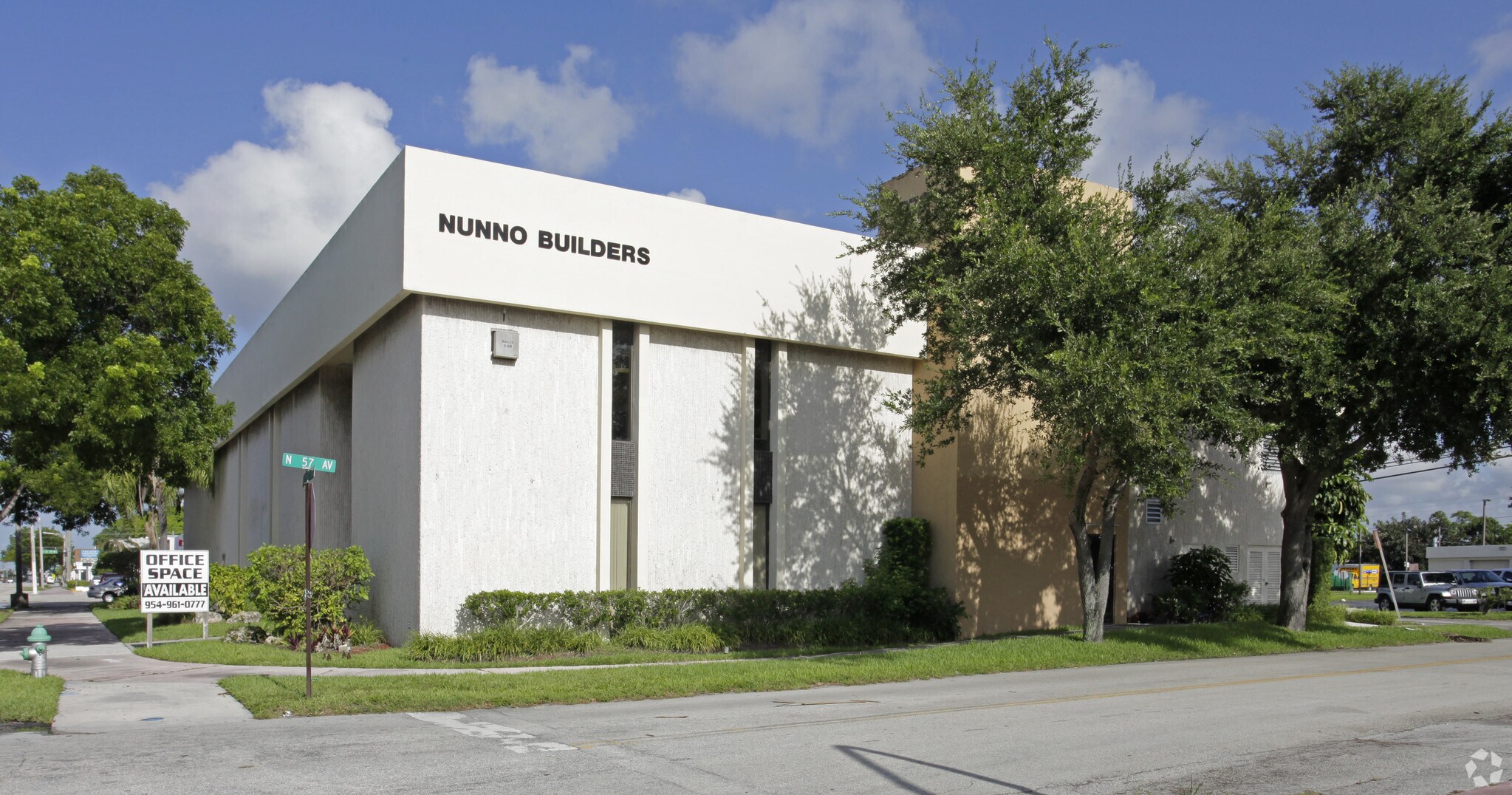 5701 Hollywood Blvd, Hollywood, FL for lease Primary Photo- Image 1 of 8