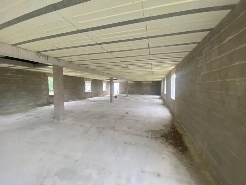 Flex in Saint-Mitre-les-Remparts for sale - Interior Photo - Image 2 of 4