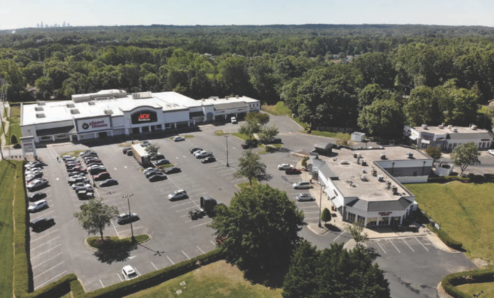 2910-2918 Mount Holly Huntersville Rd, Charlotte, NC for lease - Building Photo - Image 1 of 4