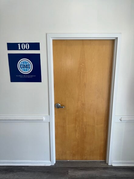 285 Country Club Dr, Stockbridge, GA for lease - Interior Photo - Image 2 of 8