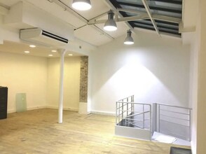 Office in Paris for lease Interior Photo- Image 2 of 4